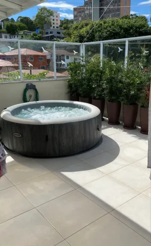Spa Inflável 1.098L com Bomba 220v e 170 Jatos Greywood Deluxe Intex