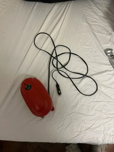 Inflador / Compressor Elétrico Black & Decker com Display Digital - Portátil 110V/220V