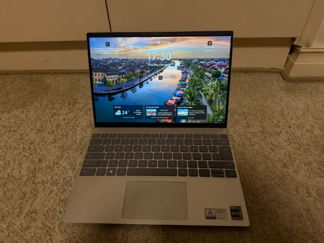 Dell Inspiron 13 5330 Intel Core i7 13ª Geração 16 GB RAM SSD 512 GB Intel Evo