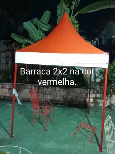Barraca em lona vermelha 