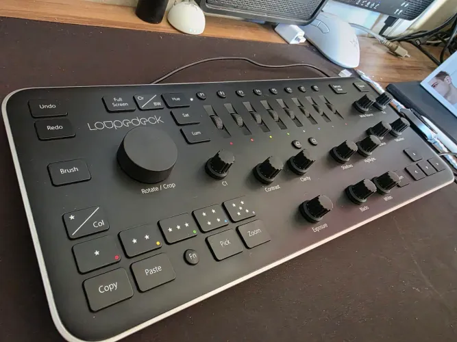 Loupedeck V1 - (Pequeno defeito)