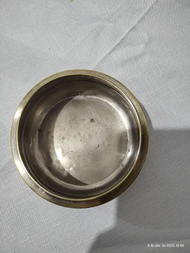 Pote em metal prateado da marca São Paulo