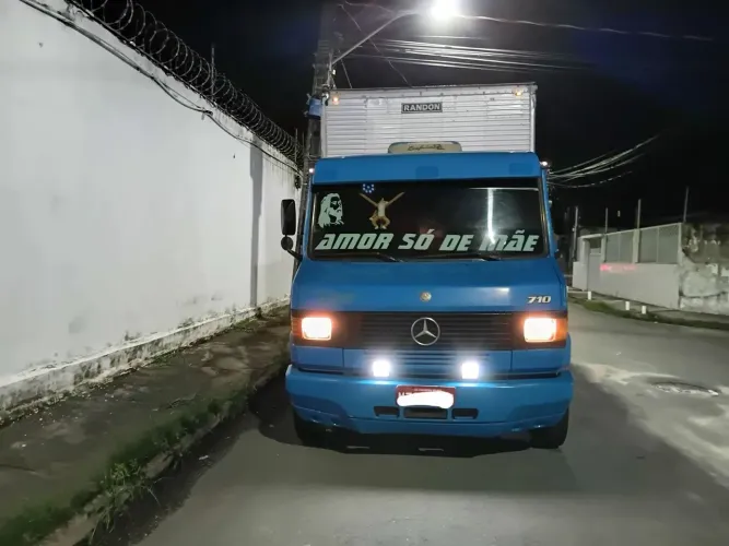 Caminhão Baú 