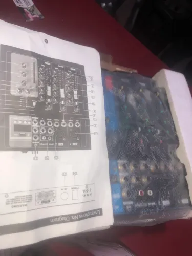 Mesa professional mixer em perfeito estado com bluetooth 4 canais  