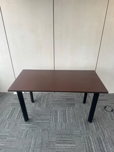 Mesa muito nova amadeirada 