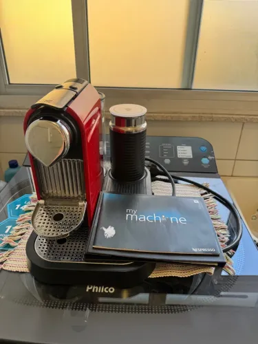Cafeteira Nespresso Citiz Milk vermelha