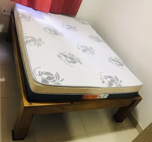 Oportunidade! Cama de madeira/casal