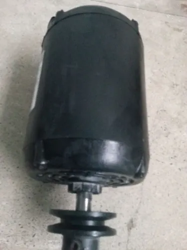 Motor elétrico Weg 1cv 220/380V 3,26/1,69A 1740rpm 4 polos. Super novo só foi testado.<br>