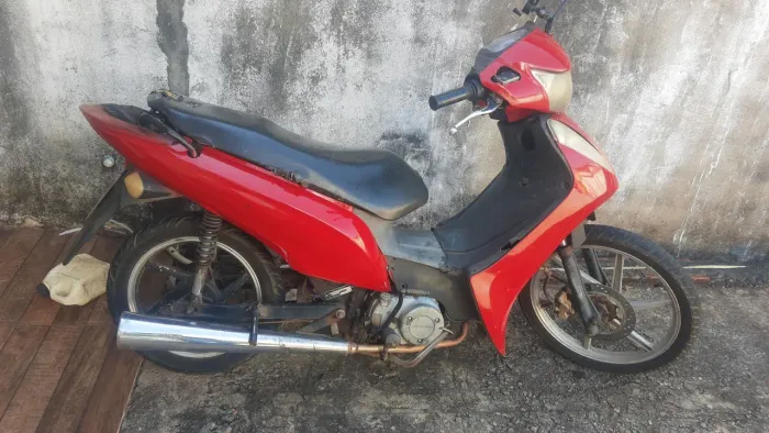 Vendo moto 50quentinha com motor de 100