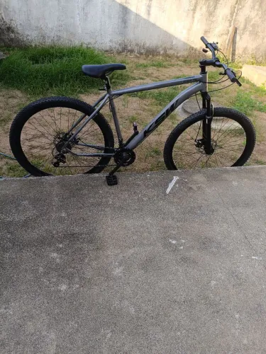 Vende se uma bicicleta nova