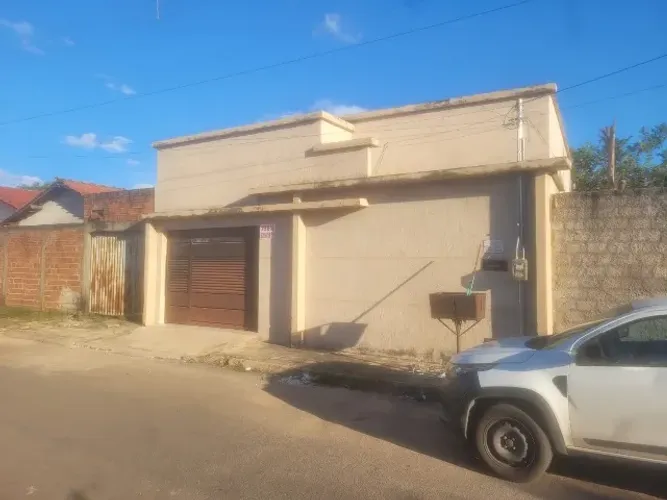 Vendo casa 3 qts, 1 banheiro em Uruaçu