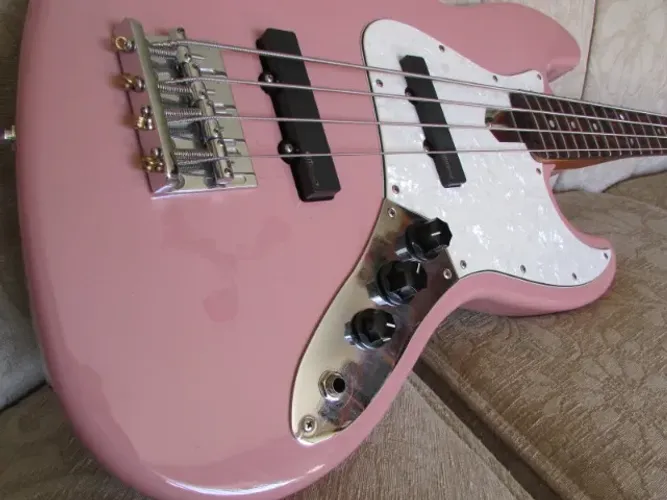 Baixo Studebaker Daytona Plus Com Captadores Emg Hz