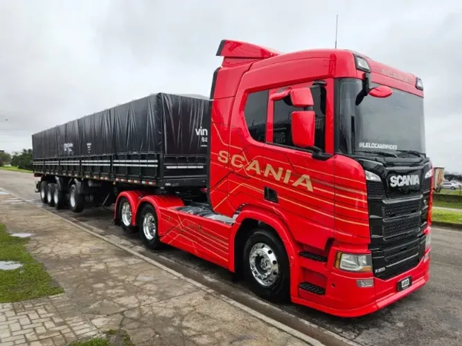 Scania R500 6x2 Ano 2022 Automático Retarder Farol de teto e grade + 4 Eixo Graneleiro