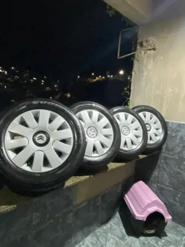 Aro 15 liga leve Citroen, pneus meia vida