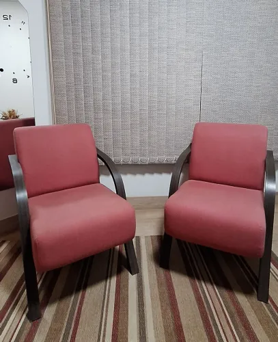 VENDO PAR DE POLTRONAS EM OTIMO ESTADO