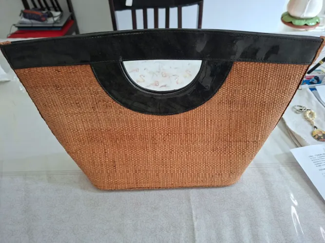 Bolsa de palha com feche de pressão