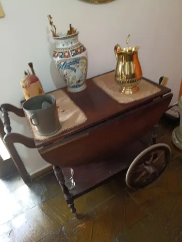 Carrinho decorativo em madeira de lei