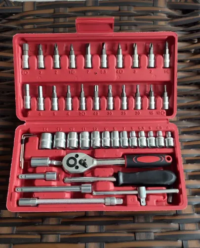 Kit Jogo de Ferramentas 46 Peças com Catraca Soquetes Bits e Maleta