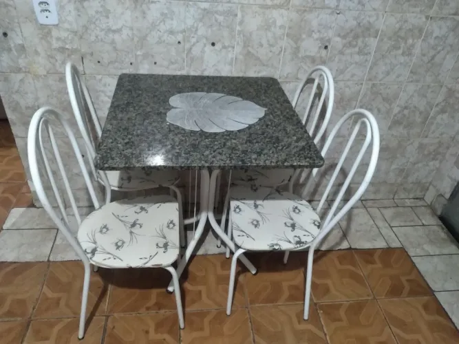 Mesa 4 cadeira mármore