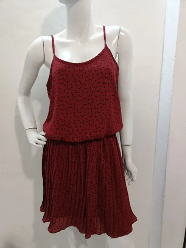 Vestido plissado, alça, cor marsala, Tam P, novo, forrado. 