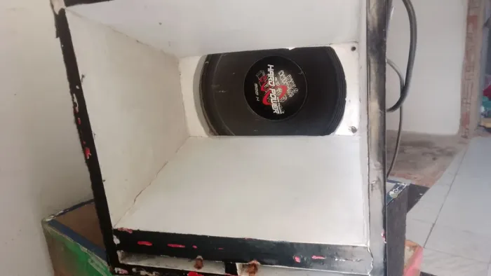 vendo um médio grave de 12 na caixa HP 900 hard Power