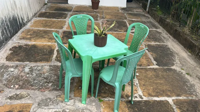 Conjunto de mesa com 4 cadeiras