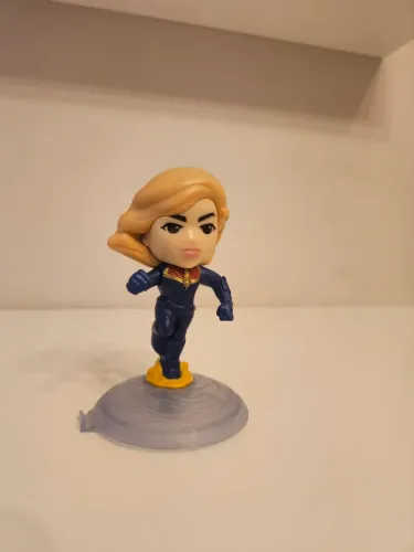 Colecionável da Capitã Marvel do McLanche Feliz. 