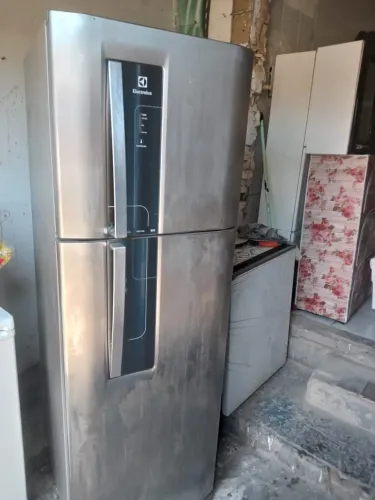 VENDO UMA GELADEIRA ELETROLUX FROS FREE 420L