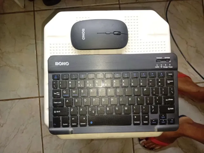 Vendo um mini teclado novo acompanha o mouse sem fio