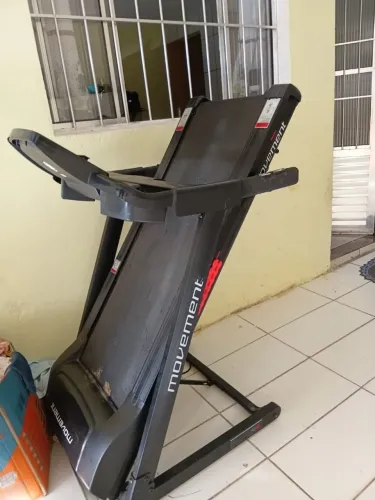 Vende-se esteira movement r4