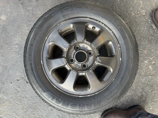 Rodas 14 e pneus muito bons