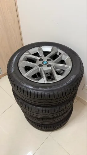 4 rodas originais Fiat + 4 pneus Pirelli Cinturato P1 195/60 R16