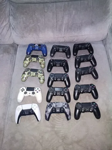 Lote com 15 controles de PS5 e PS4 para reparos simples