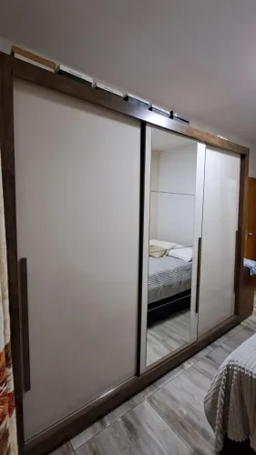 Guarda roupa à venda
