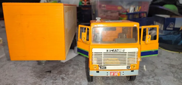 Miniatura carreta Scania 141 laranja veja as fotos