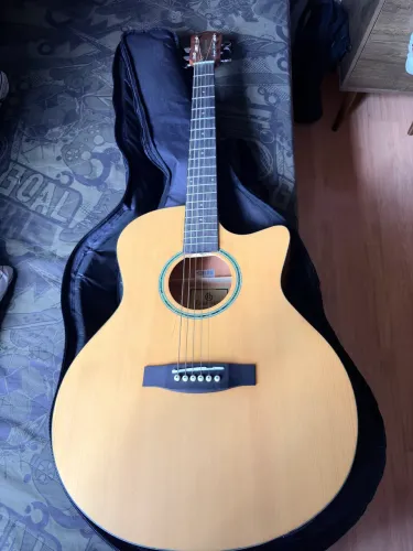 Violão giannini