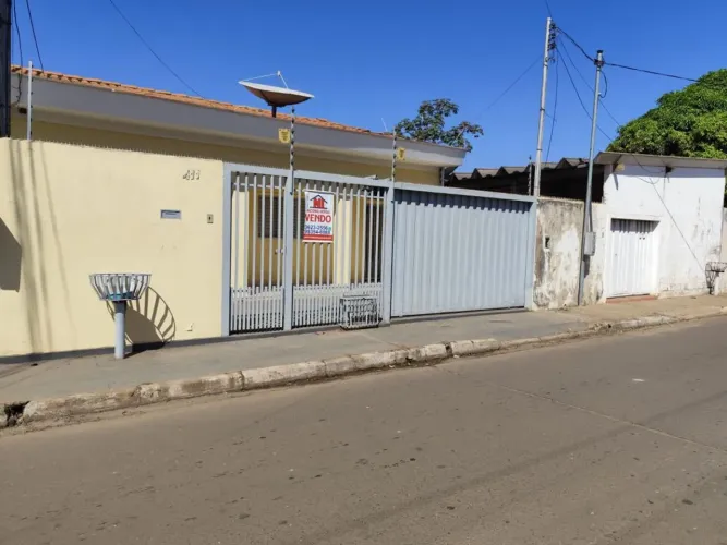 CASA TERREA COM 2 QUARTOS