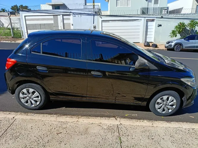 Chevrolet Onix Hatch LS 1.0 8V Flex Power Mec. 4P 2016