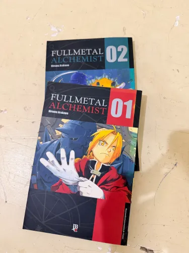 Volumes 1 e 2 do mangá fullmetal alchimist