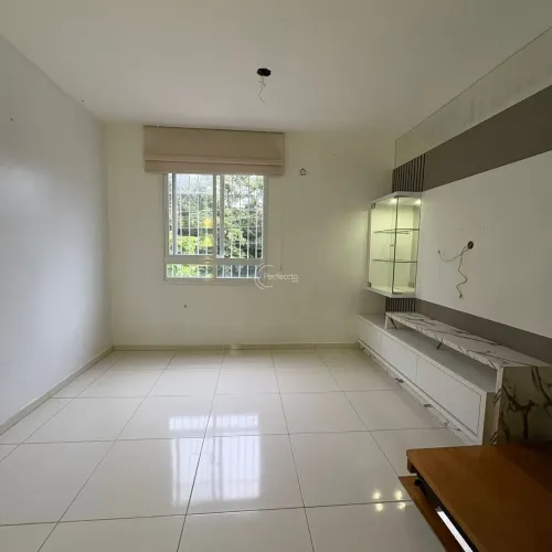 Aluguel - Triplex - 2 dormitórios - Ana Rech - Caxias do Sul - RS