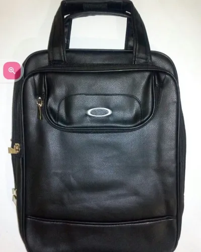 Bolsa Oakley couro de mão e tranversal