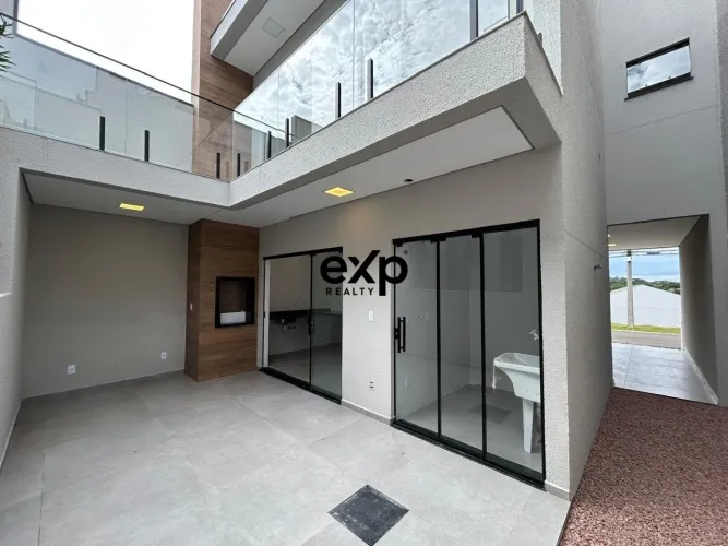 Sobrado Exclusivo em Condomínio Fechado - Único com Jardim Privativo na Suíte!