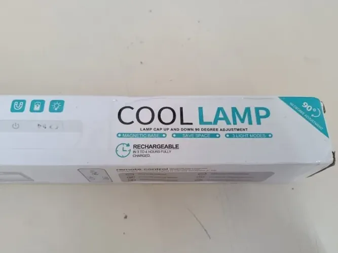 Luminaria de mesa portátil da marca Coll Lamp