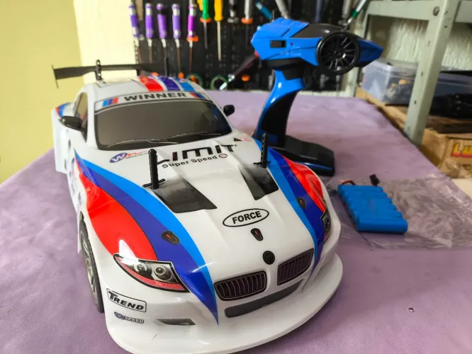 Carrinho controle remoto BMW tipo automodelo 1/10