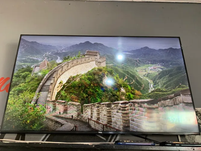TV semi nova 43 polegadas tudo ok sem nenhum defeito e nenhum risco