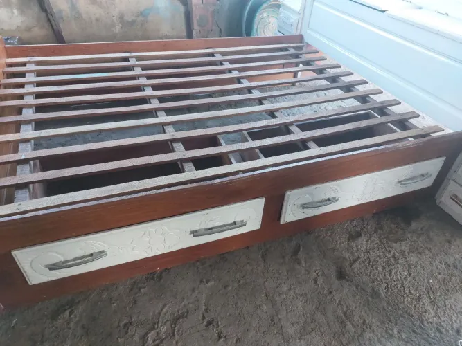 CAMA CASAL EM MADEIRA REFORÇADA COM GAVETAS