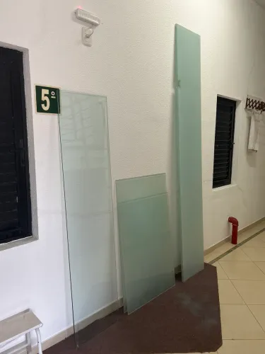Conjunto em vidro temperado de prateleiras e tampos mesa vidro temperado