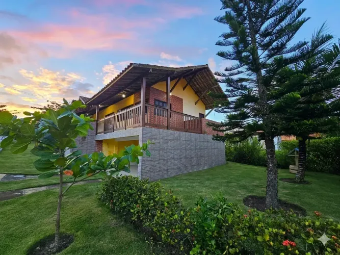 Vendo casa residencial em condomínio fechado com 3 quartos sendo 1 suíte, em Chã Grande/PE