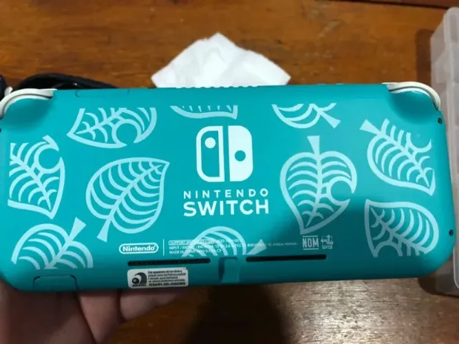 Nintendo Switch Lite versão Animal Crossing 32gb