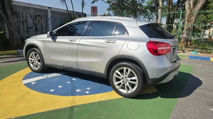 Mercedes-Benz GLA 200 Adv. 1.6/1.6 TB 16V Flex Aut. 2016